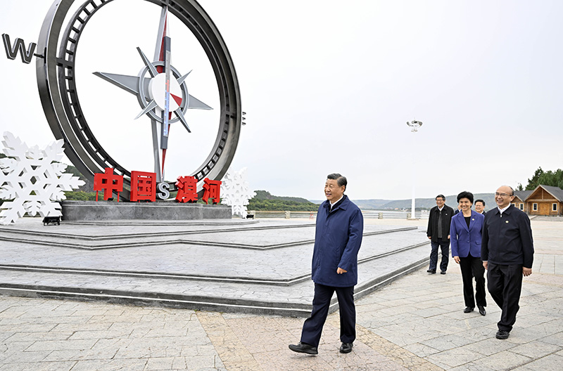 9月6日至8日，，，，，中共中央总书记、国家主席、中央军委主席习近平在黑龙江考察。。。。。。这是6日下昼，，，，，习近平在大兴安岭地区漠河市北极村考察。。。。。。